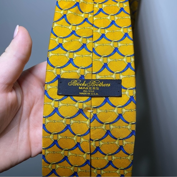 Brooks Brothers yellow & blue horse bit print 100% silk career office neck tie - Picture 4 of 5